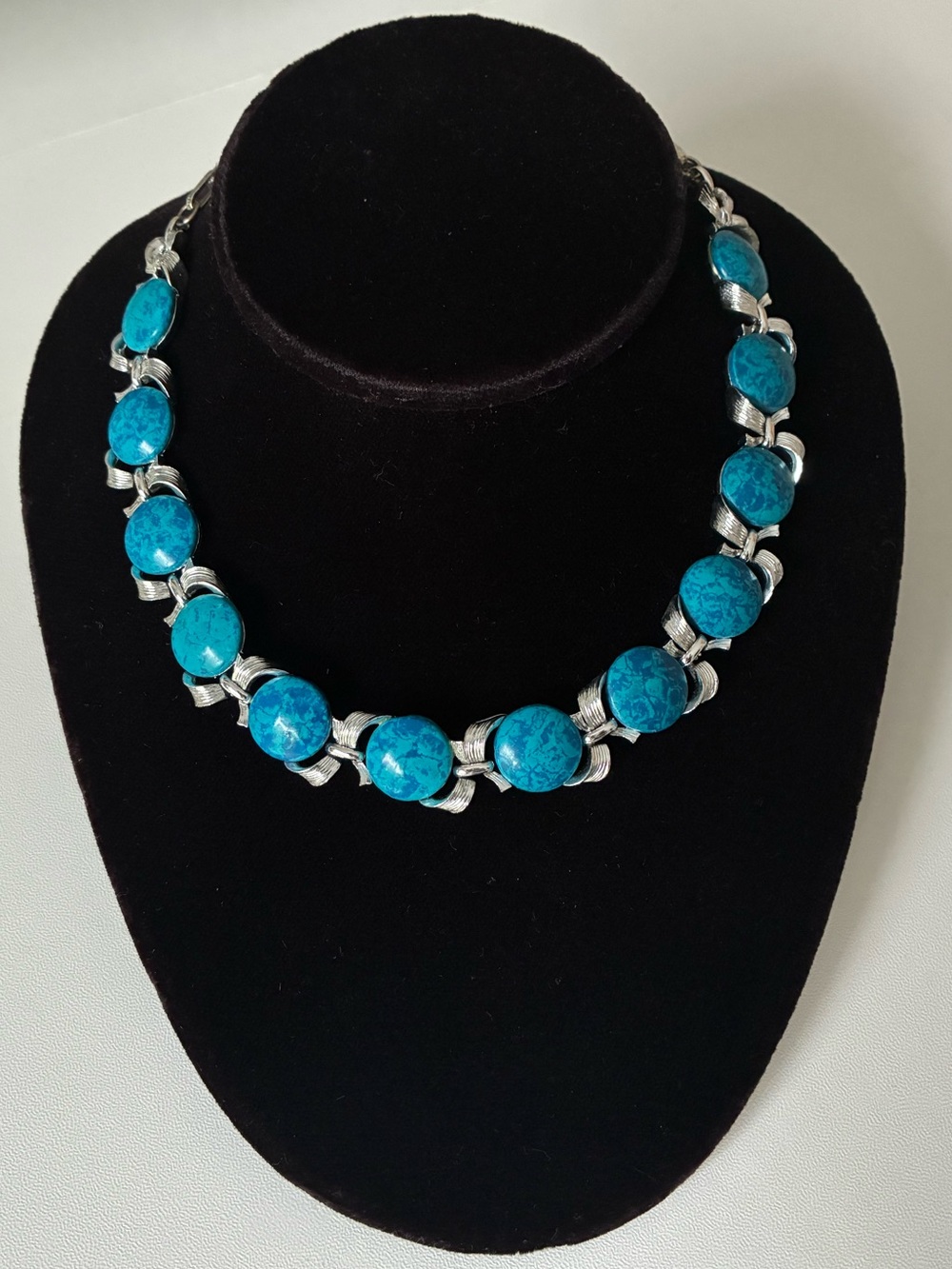 Lisner Vintage Stone Silver Bow Link Collar Necklace